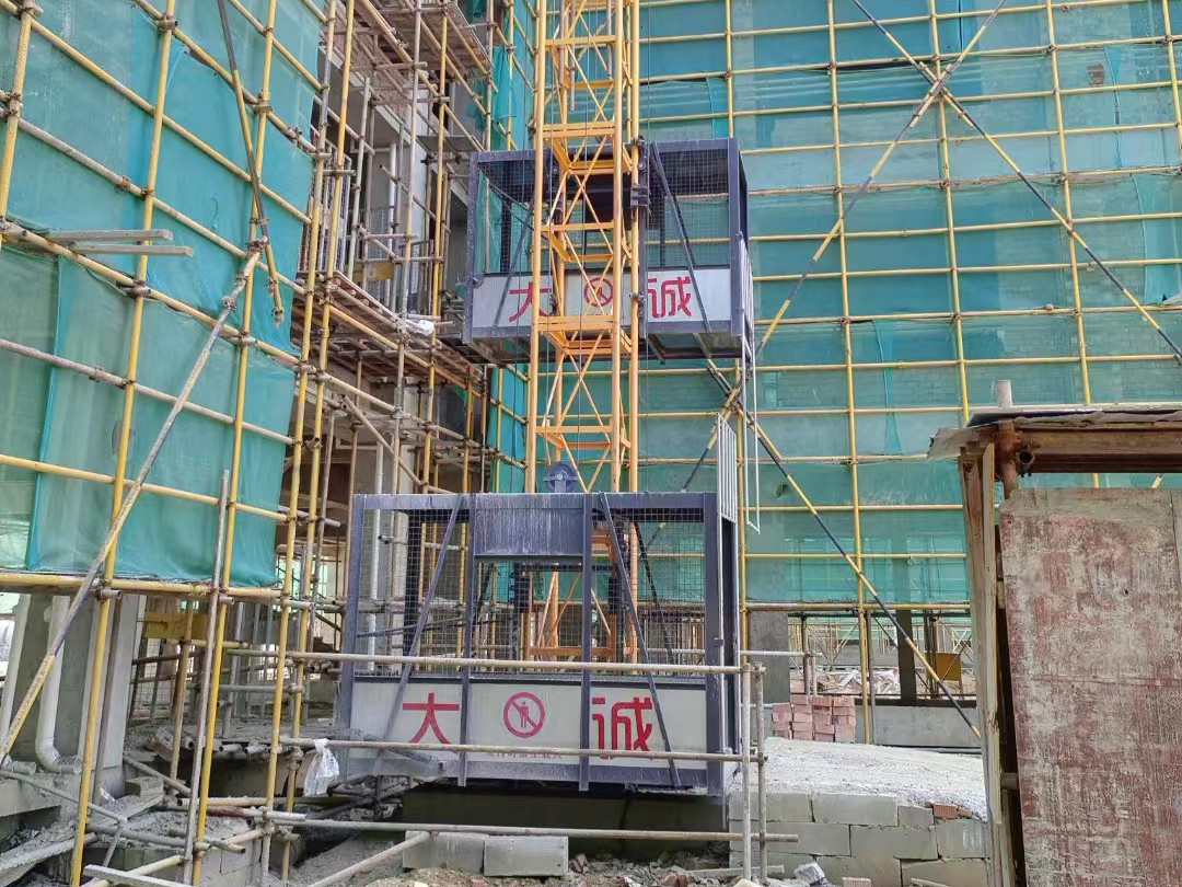 鋼絲繩物料機(jī)在建筑領(lǐng)域中有哪些具體應(yīng)用案例？